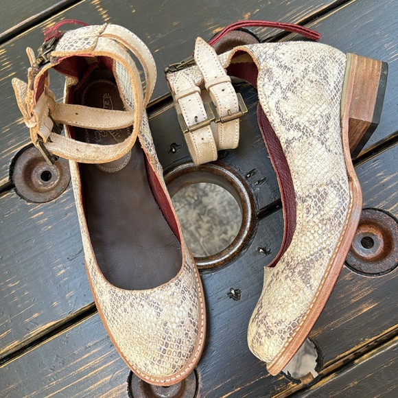 Freebird by Steven Snakeskin “Maribel” double Strap Shoes - Picture 5 of 14